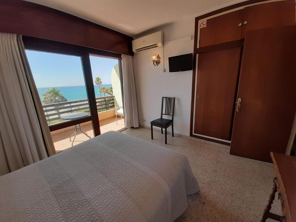 Hotel Buenavista Estepona Exterior photo A bedroom in a hotel
