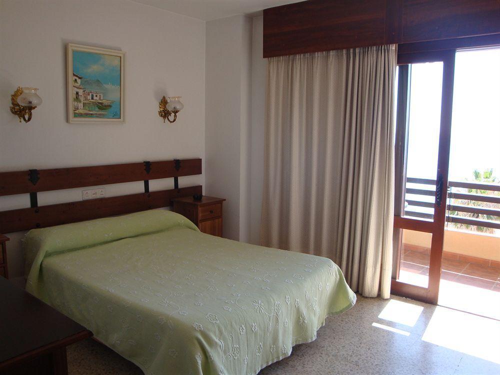 Hotel Buenavista Estepona Exterior photo A bedroom