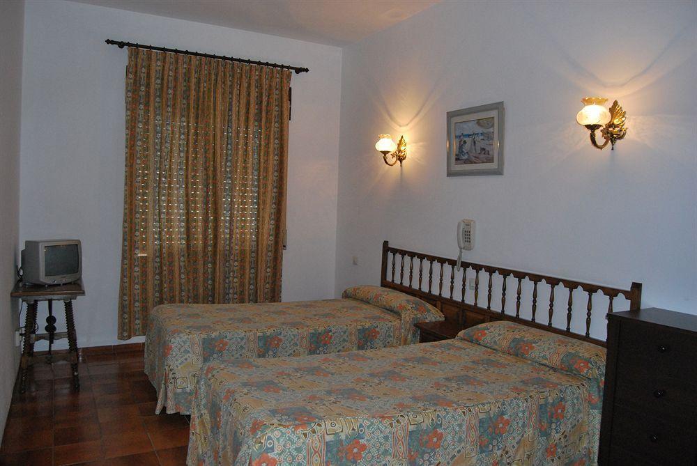 Hotel Buenavista Estepona Exterior photo A bedroom in a hotel