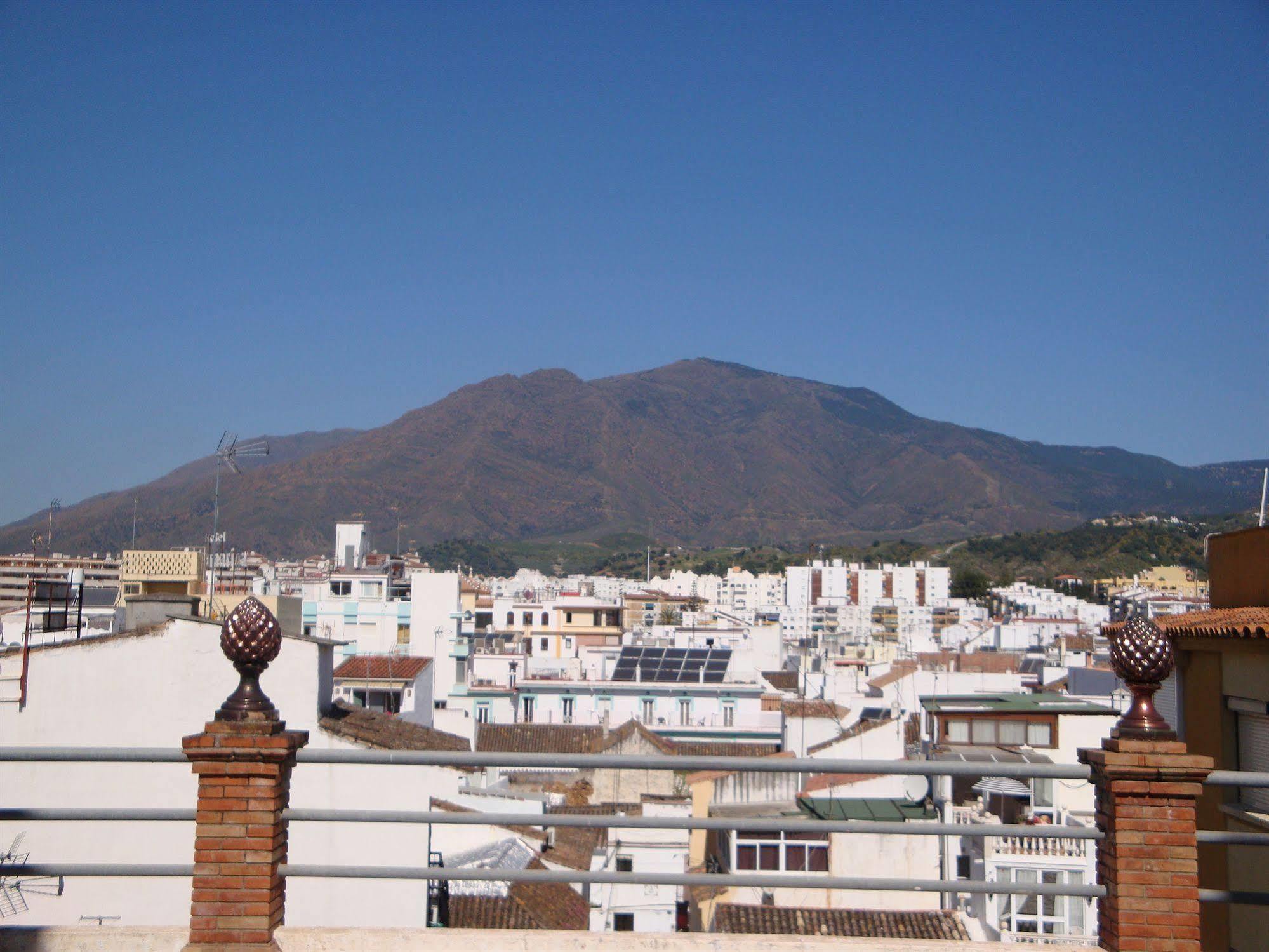 Hotel Buenavista Estepona Exterior photo View of the Sierra de Mijas.